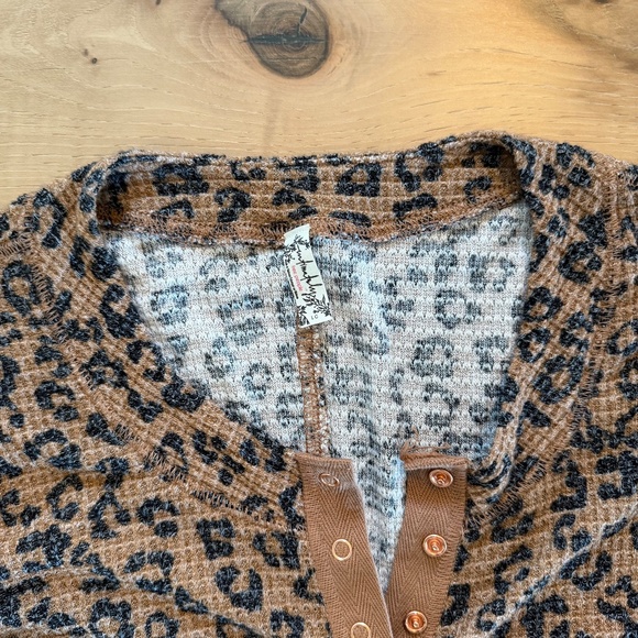 FREE PEOPLE LONG SLEEVE - Picture 2 of 2